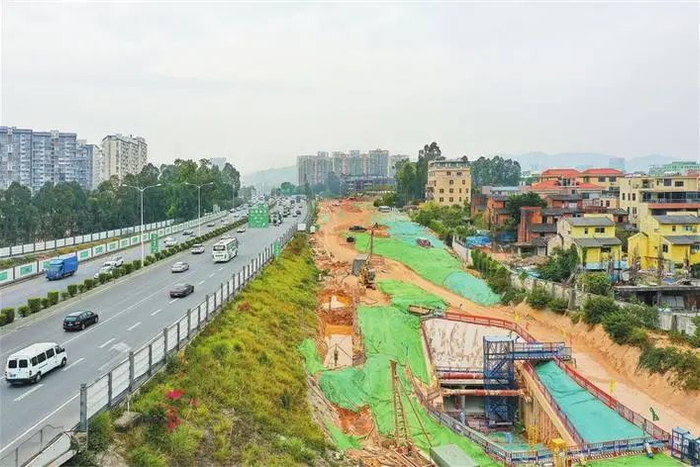 梅观高速公路清湖南段市政道路工程施工现场。深圳晚报记者 张焱焱 摄
