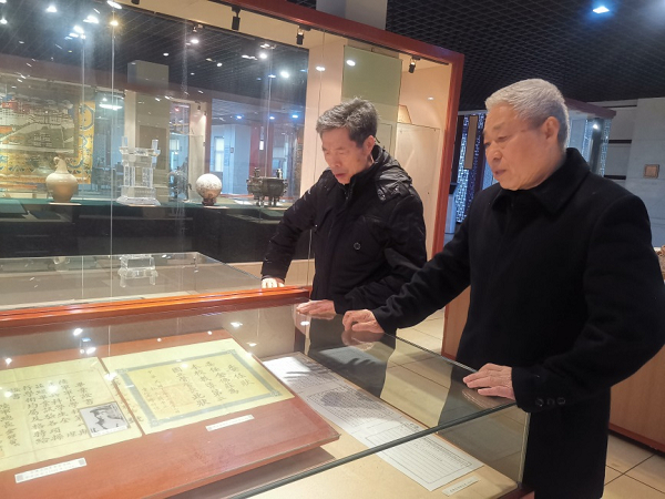 浙江东阳档案馆存放金佛庄任命文件的展区（浙江金华台供图）