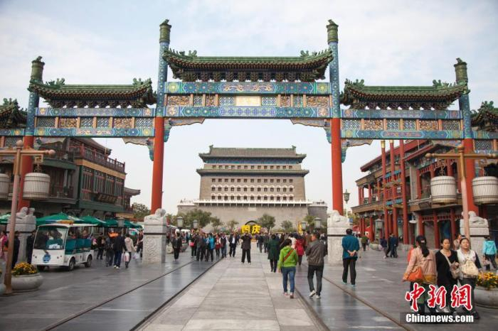 资料图：从前门大街看前门箭楼。 麦翔云 摄 图片来源：CTPphoto