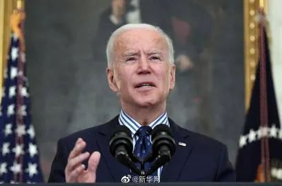 美国总统拜登23日呼吁国会参议院立即通过众议员此前批准的枪支法案，加强控枪立法。拜登说，国会应立即采取行动，禁止攻击性武器和大容量弹匣（图源：新华网）