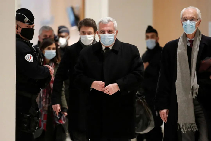 去年12月，萨科齐的律师埃尔佐格因腐败和以权谋私被判有罪。来源：纽约时报