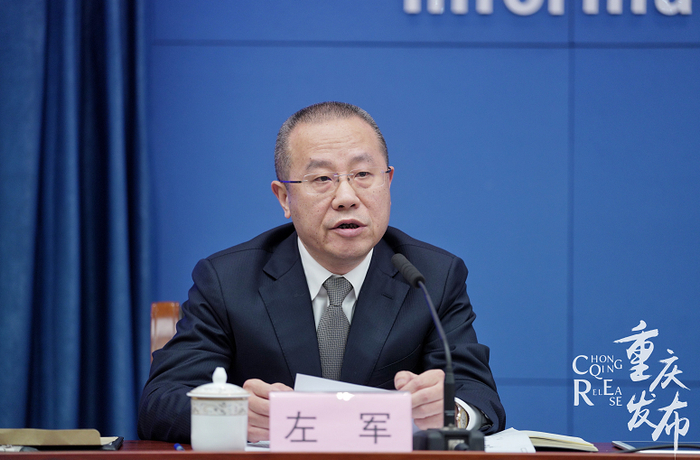 左军回答记者提问 罗嘉 摄