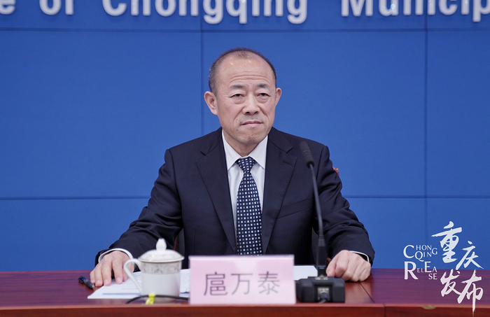 扈万泰介绍了有关情况 罗嘉 摄