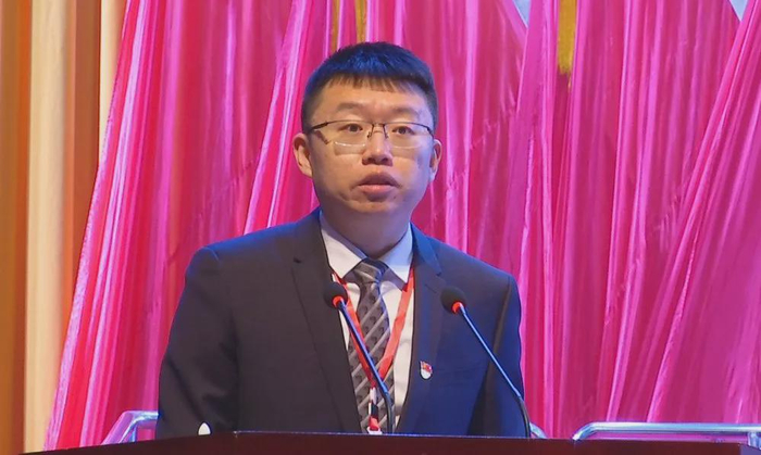 刘今朝作政府工作报告