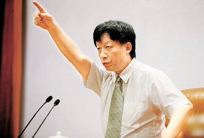 ▲易中天在第五届晶报演讲周上演讲。