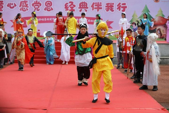 “诗意校园”活动现场（央广网发 重庆江北嘴实验学校供图）