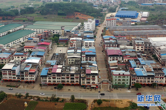 　无人机航拍的石井村。新华网 刘君摄