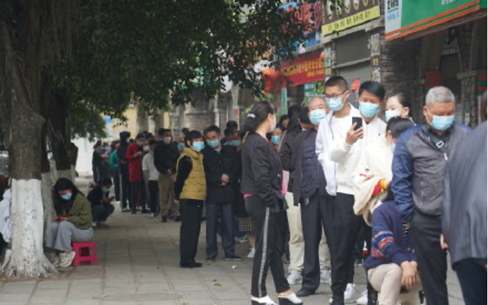 瑞丽市开展全员核酸检测  图源央视新闻