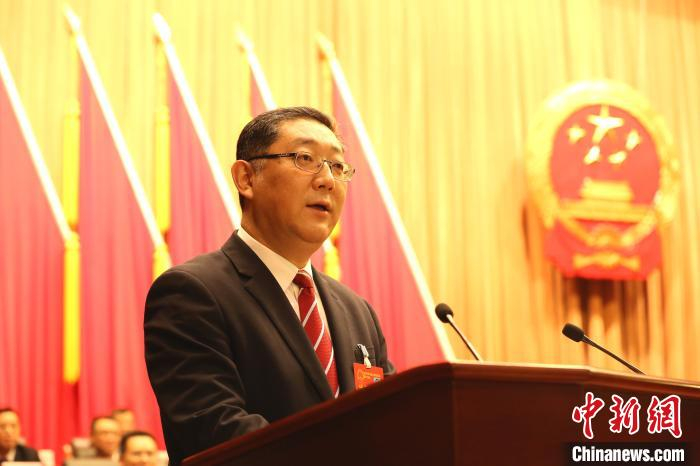 张壮作表态发言。　朱柳融 摄