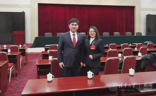 靳力和妻子王晓英