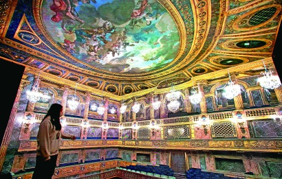  凡尔赛歌剧院全息影像让观众如同身临其境 记者 郭新洋 摄 