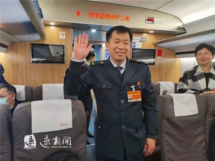 全国人大代表、江苏泗洪县邮政分公司归仁支局支局长殷勇。