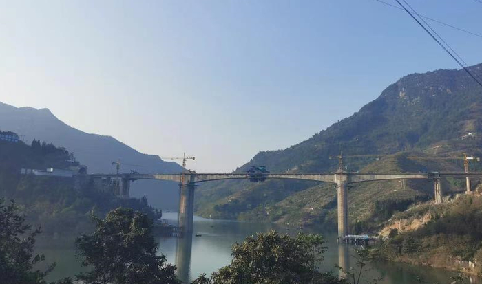 郑万铁路重庆段汤溪河双线大桥合龙（资料图）。渝万铁路有限责任公司供图 
