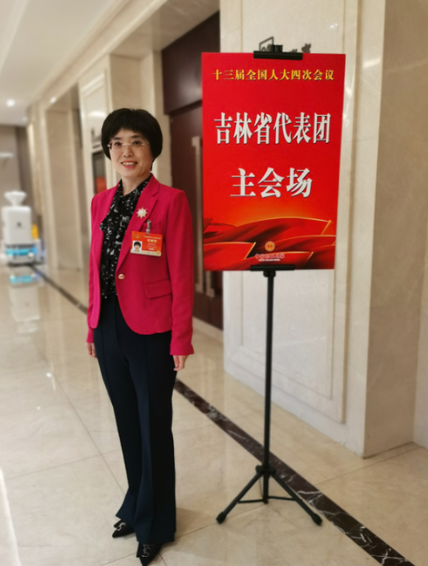 全国人大代表、吉林油田新木采油厂采油一队采油班长李彩云(资料图)　