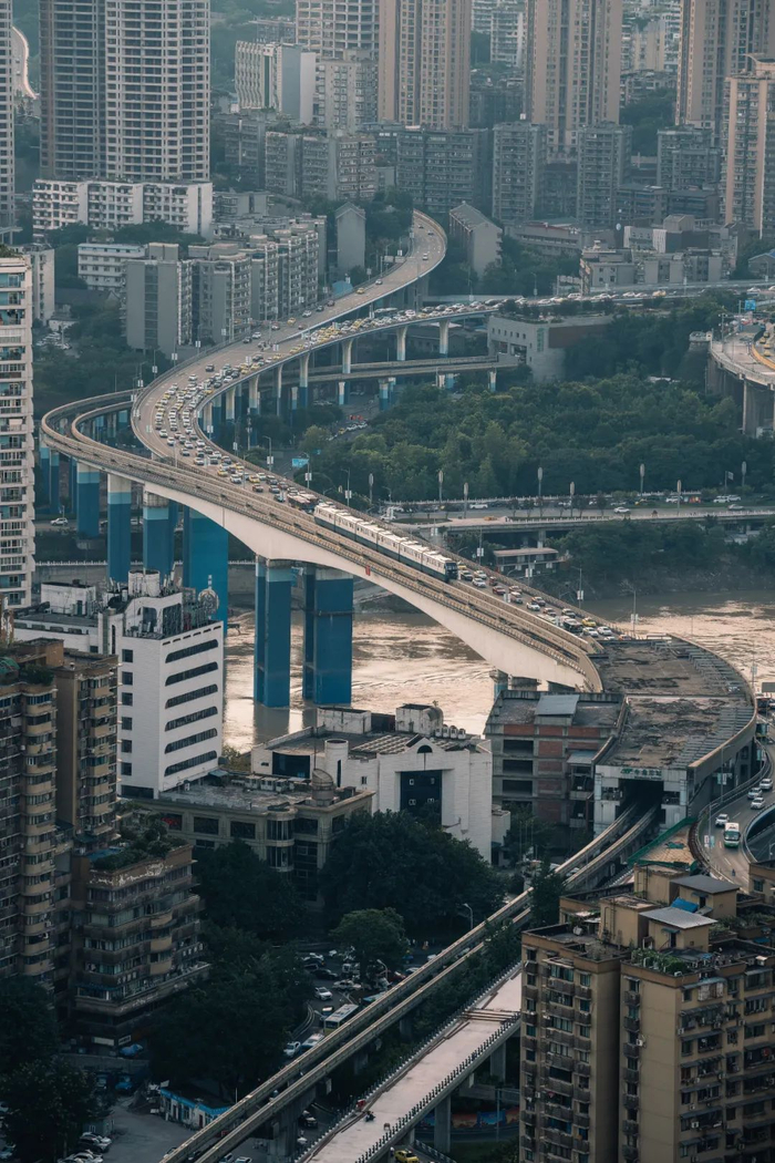 重庆轨道交通二号线的牛角沱站。图/视觉中国