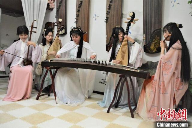 练习乐器。图片由受访者提供