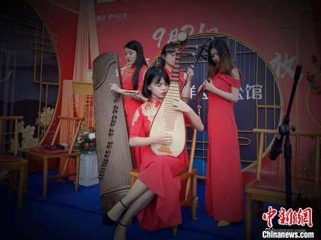 演出前的彩排。图片由受访者提供