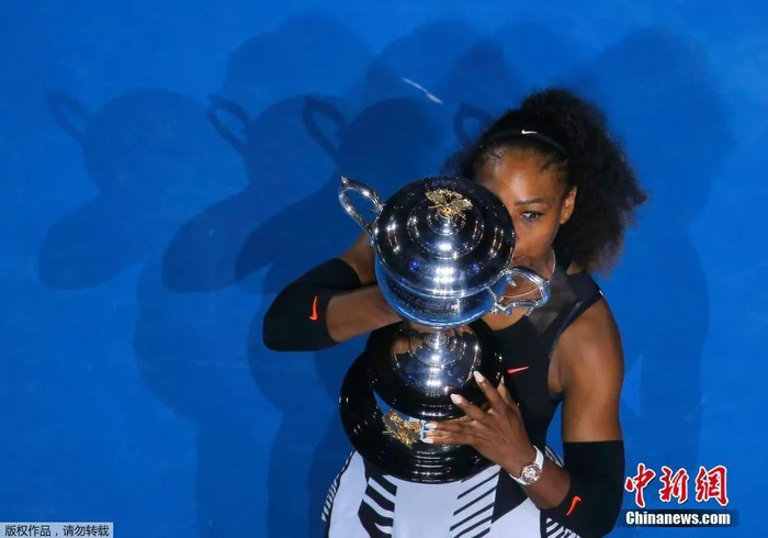 资料图：2017年澳大利亚网球公开赛女单决赛上，小威廉姆斯夺得冠军。
