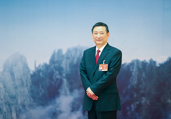 ↑全国人大代表、安徽省农科院副院长赵皖平。