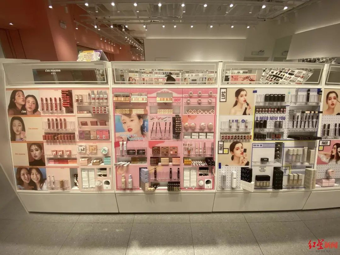 THE COLORIST调色师的美妆产品货架