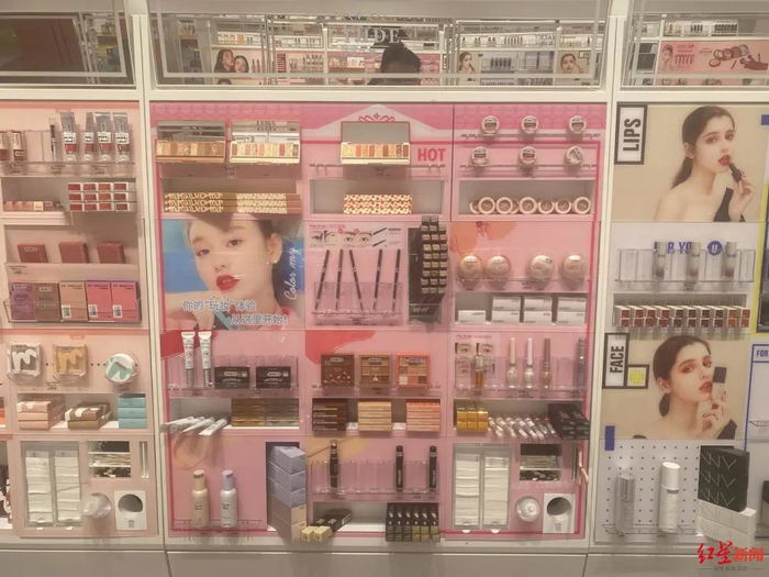 伊蒂之屋产品展示柜