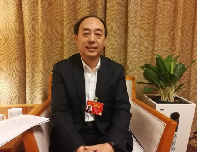 ▲参加十三届全国人大四次会议的周洪宇