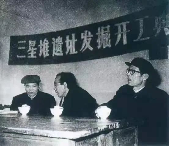 ▲1986年3月，三星堆遗址发掘开工典礼。受访者供图