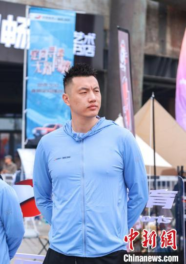 篮球运动员翟晓川助力全民健身 首钢体育供图