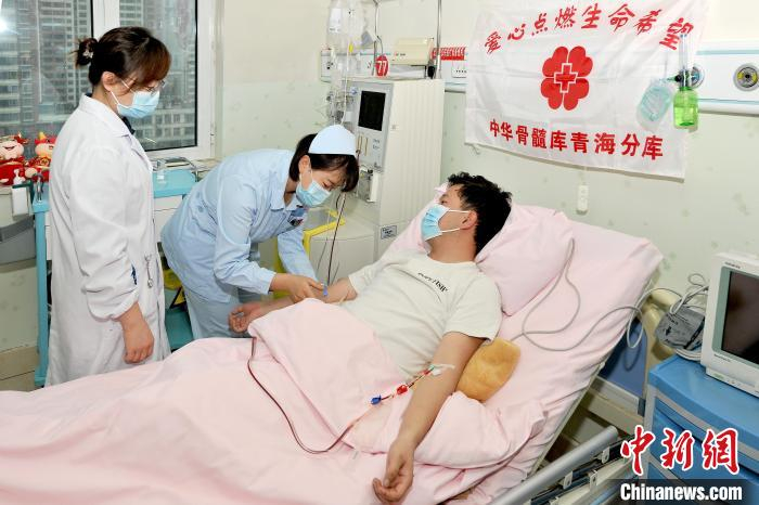 图为采集现场。青海省红十字会供图