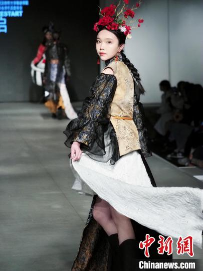 优秀毕业设计服装作品展示。 段晓宏 摄