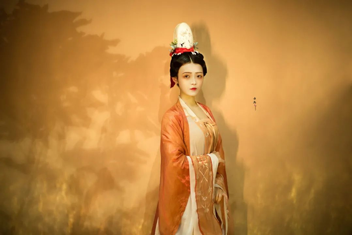 （宋复原三白妆）