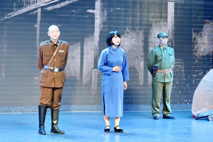 剧目《傲雪红梅——江竹筠烈士》 龚浩月 摄