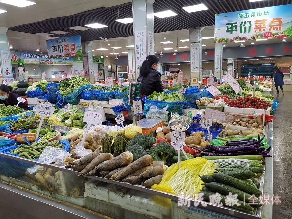 图说：徐汇区康五菜市场已率先数字化 新民晚报记者 金志刚 摄（下同）