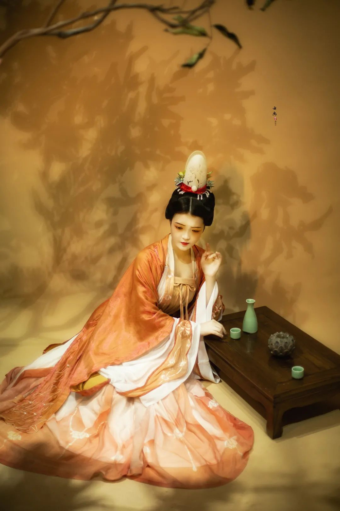 （宋复原三白妆）