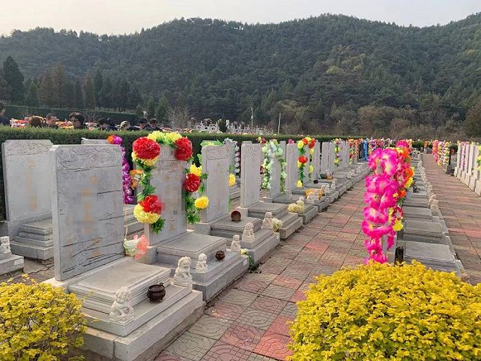 德陵花园（原盘龙台公墓） 李凯旋 摄