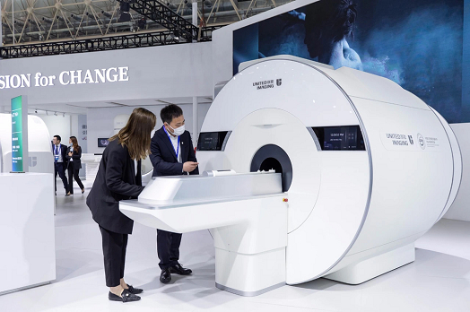 图说：中国首台超高场9.4T动物磁共振成像仪uMR 9.4T亮相第三届世界大健康博览会