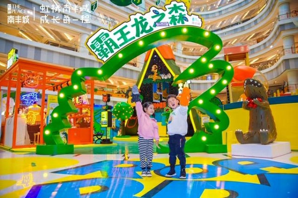 图说：“霸王龙之森-宫西达也恐龙绘本展”登陆虹桥南丰城 采访对象提供（下同）