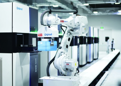  在张江原能细胞产业园内，细胞样本在转运、传递、入库、出库等环节，均处于深低温环境保护之下，而且所有操作均由机器人完成，全程无人工干预本报记者 陈梦泽 摄 