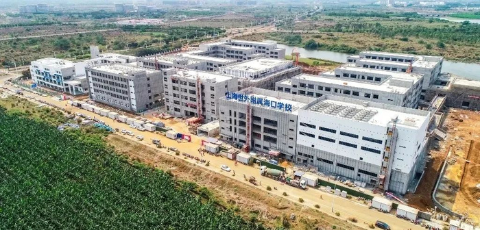 ▲位于海口国家高新区美安生态科技新城的上海世外附属海口学校项目预计5月底竣工。