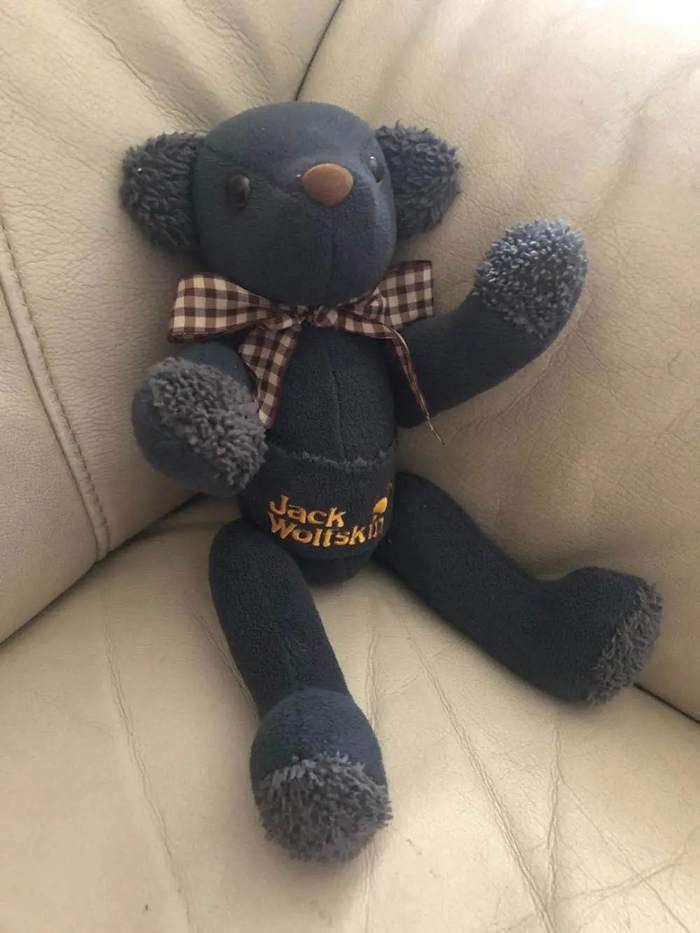 小洁制作的第一只思念熊。受访者供图