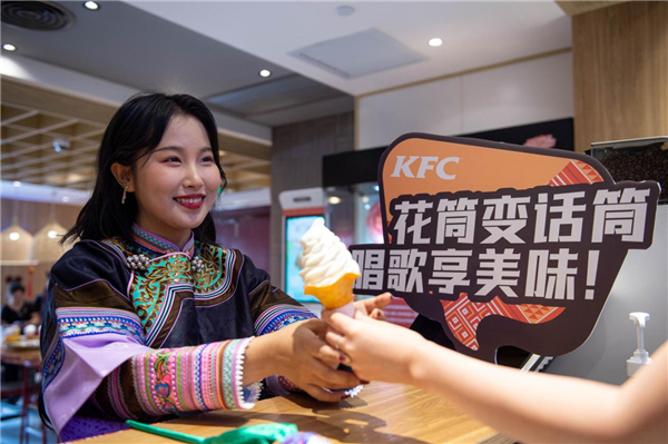 　　用山歌换一只甜筒专属互动游戏让餐厅充满乐趣（央广网发 谈婕摄）