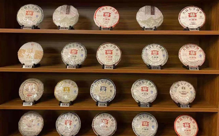 大益茶线下一家门店内展示的产品。
