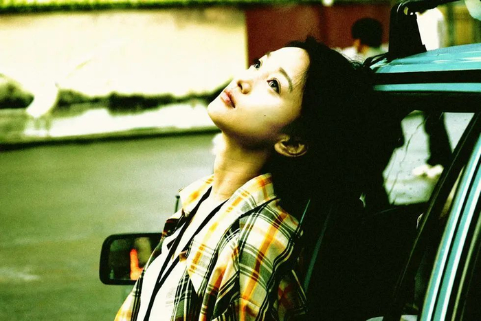 凭借电影《如果·爱》（上）《李米的猜想》，周迅拿下了“三金”最佳女主角。