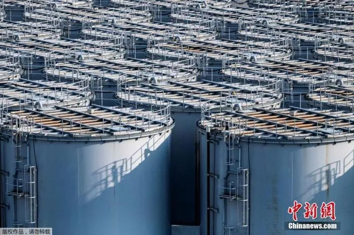 图为2月11日的日本福岛第一核电站核污水储水罐。