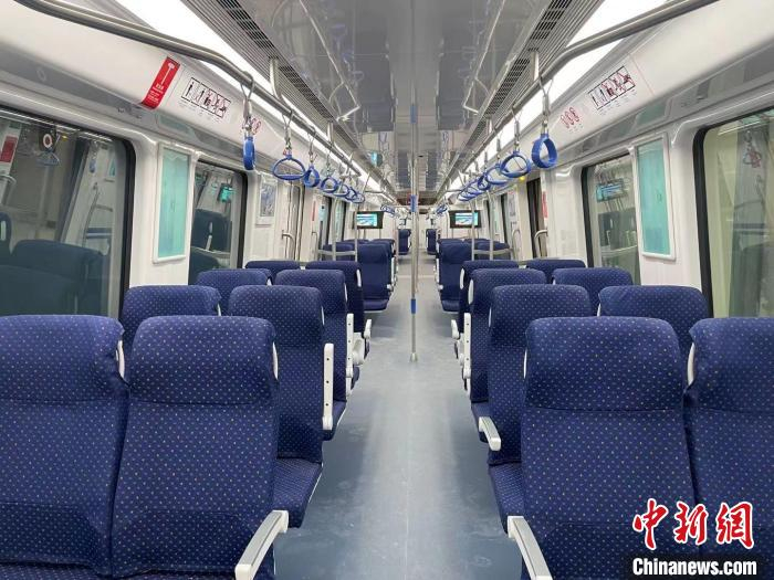 试运行的杭海城际列车。中新社记者胡亦心 摄