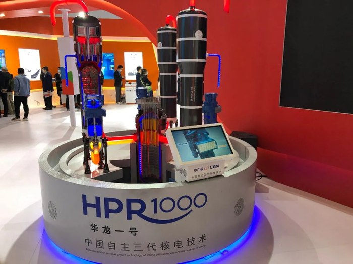 中广核华龙一号模型，华龙一号采用177个燃料组件的反应堆堆芯、多重冗余的安全系统、单堆布置、双层安全壳，贯彻了"纵深防御"的设计原则，设置了完善的严重事故预防和缓解措施。