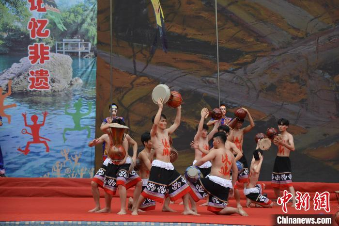 图为非遗项目展演。　林洁琪 摄