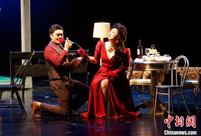 话剧《恋爱吧！契诃夫》首演剧组 杜洋 摄