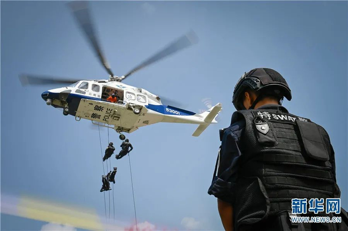 特警队正在开展训练。新华网发（供图）