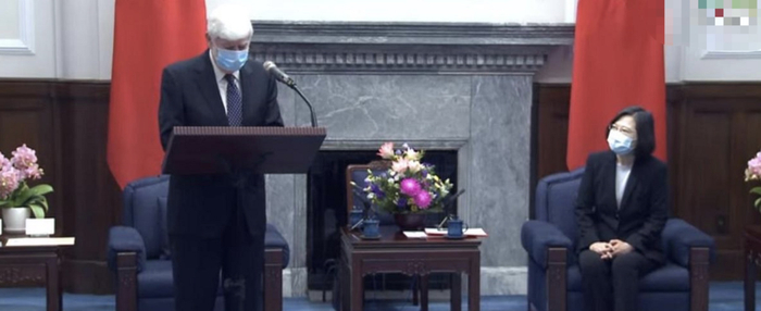 多德（左）和蔡英文见面 图源：台媒